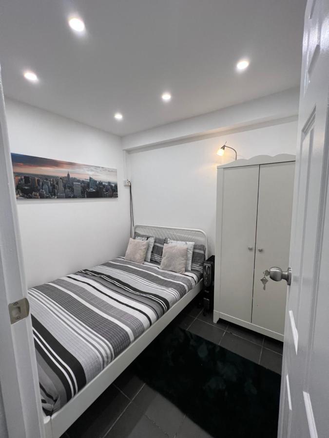 Modern Flat In Central Egham By Windsor Castle, Staines-Upon-Thames And Heathrow Airport エクステリア 写真