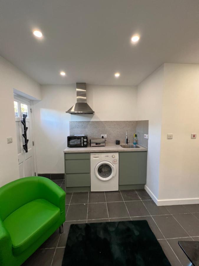 Modern Flat In Central Egham By Windsor Castle, Staines-Upon-Thames And Heathrow Airport エクステリア 写真