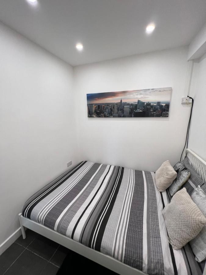 Modern Flat In Central Egham By Windsor Castle, Staines-Upon-Thames And Heathrow Airport エクステリア 写真