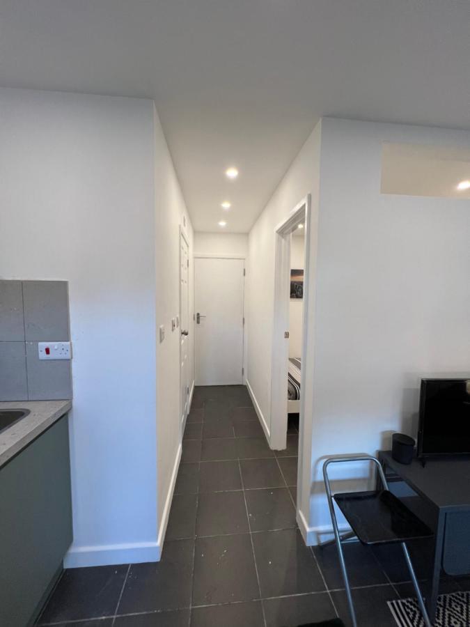 Modern Flat In Central Egham By Windsor Castle, Staines-Upon-Thames And Heathrow Airport エクステリア 写真