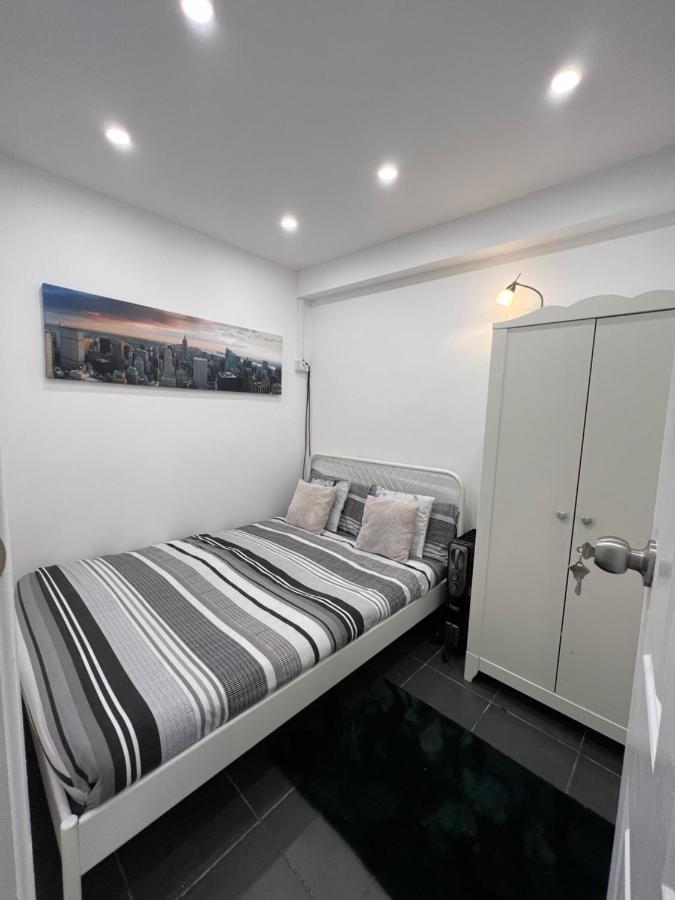 Modern Flat In Central Egham By Windsor Castle, Staines-Upon-Thames And Heathrow Airport エクステリア 写真