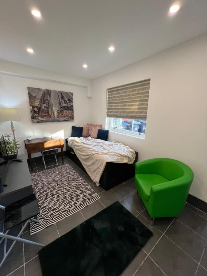 Modern Flat In Central Egham By Windsor Castle, Staines-Upon-Thames And Heathrow Airport エクステリア 写真